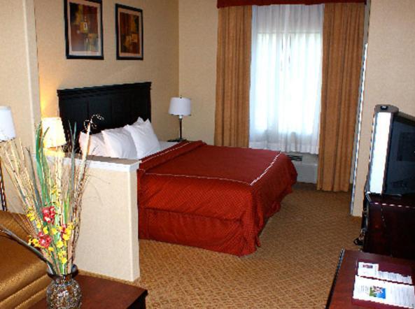 Holiday Inn Express & Suites Longview South I-20, An Ihg Hotel Room photo